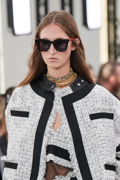 Look 48